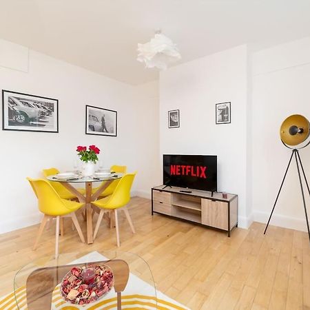 Two Bedroom Apartment By Buonomo Stays Short Lets & Serviced Accommodation In Balham With Balcony 런던 외부 사진