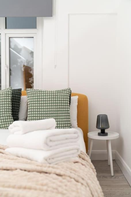 Two Bedroom Apartment By Buonomo Stays Short Lets & Serviced Accommodation In Balham With Balcony 런던 외부 사진