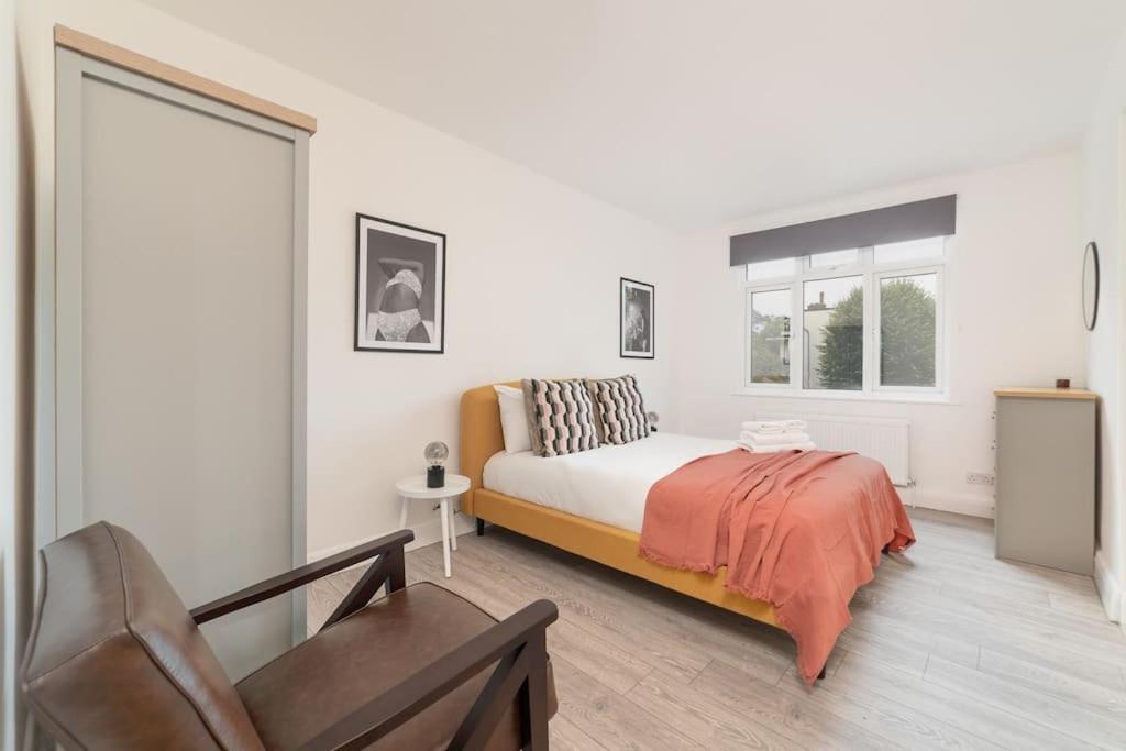 Two Bedroom Apartment By Buonomo Stays Short Lets & Serviced Accommodation In Balham With Balcony 런던 외부 사진