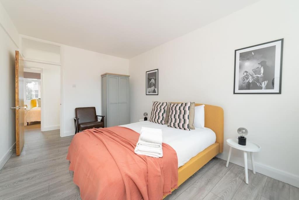 Two Bedroom Apartment By Buonomo Stays Short Lets & Serviced Accommodation In Balham With Balcony 런던 외부 사진