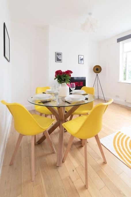 Two Bedroom Apartment By Buonomo Stays Short Lets & Serviced Accommodation In Balham With Balcony 런던 외부 사진