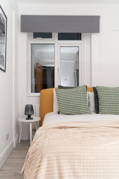 Two Bedroom Apartment By Buonomo Stays Short Lets & Serviced Accommodation In Balham With Balcony 런던 외부 사진
