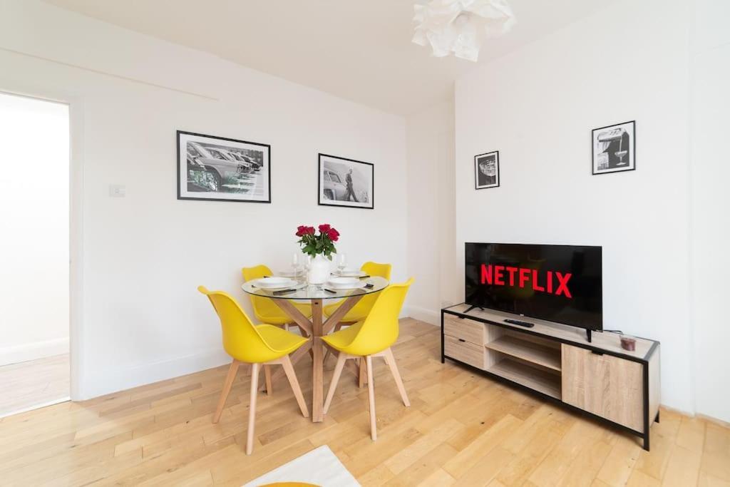 Two Bedroom Apartment By Buonomo Stays Short Lets & Serviced Accommodation In Balham With Balcony 런던 외부 사진