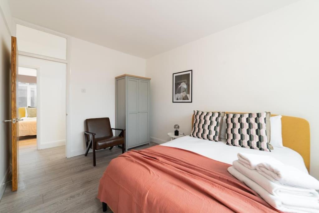 Two Bedroom Apartment By Buonomo Stays Short Lets & Serviced Accommodation In Balham With Balcony 런던 외부 사진